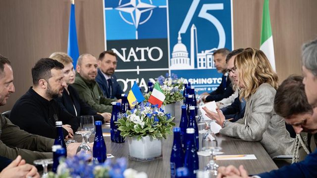 Giorgia Meloni e Volodymyr Zelensky al vertice NATO di Ankara