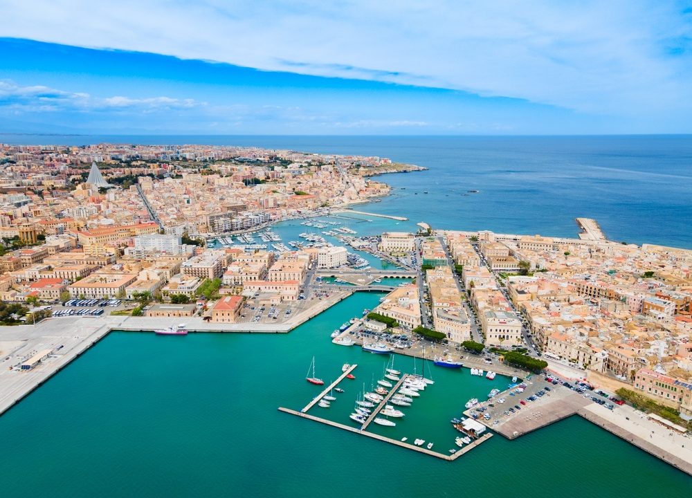 Sentinella Blu, barca confiscata trasformata in laboratorio galleggiante