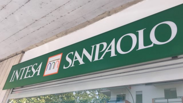 Logo di Intesa Sanpaolo e Ideofarm