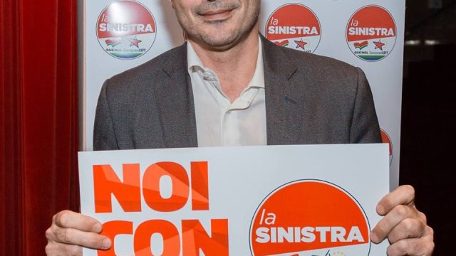 Nicola Fratoianni durante un'intervista