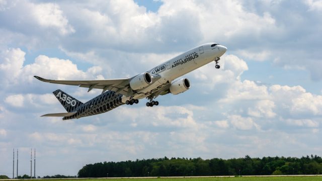Immagine dell'Airbus A350F in volo
