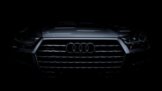 Audi A2 e-tron in un contesto urbano