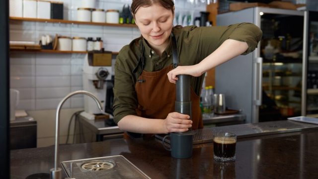 AeroPress Brewer e Macinacaffè Manuale in legno