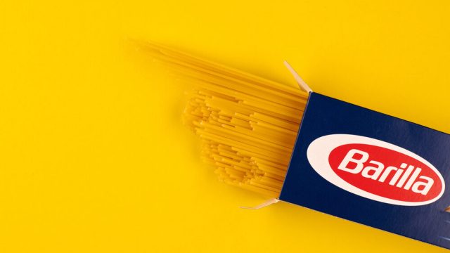 Barilla e Legambiente durante l'iniziativa di pulizia del torrente Parma