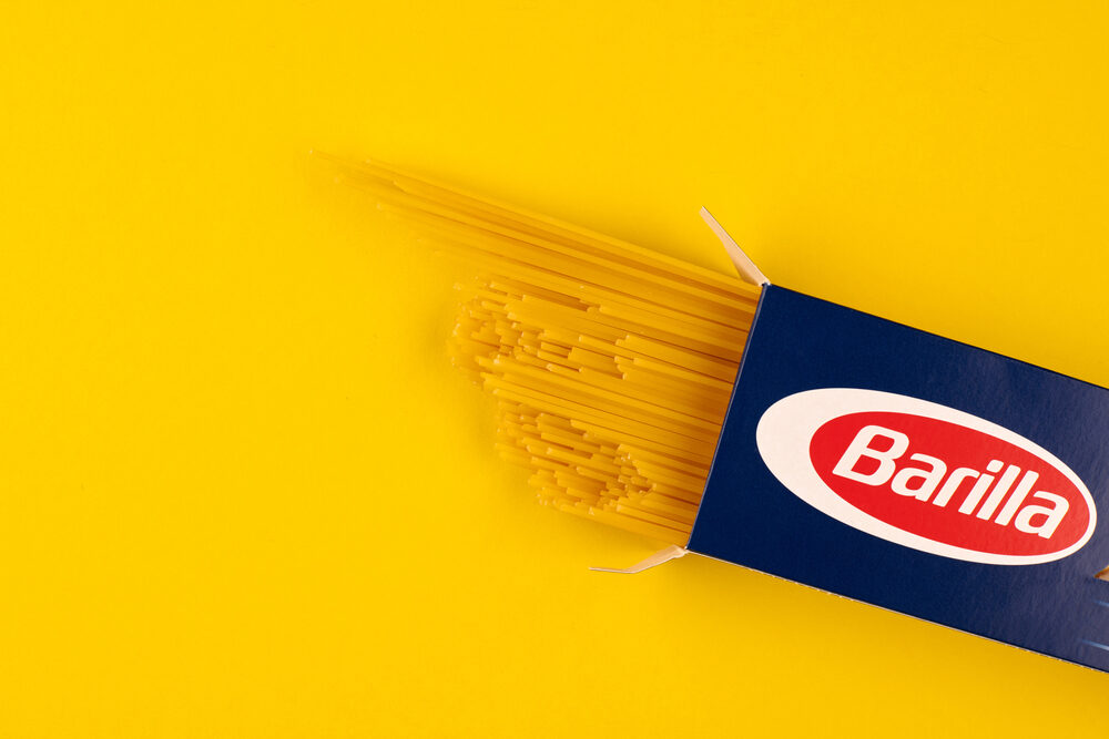 Barilla e Legambiente durante l'iniziativa di pulizia del torrente Parma