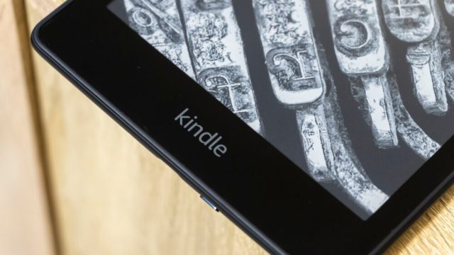 Kindle Paperwhite trasformato in assistente da scrivania