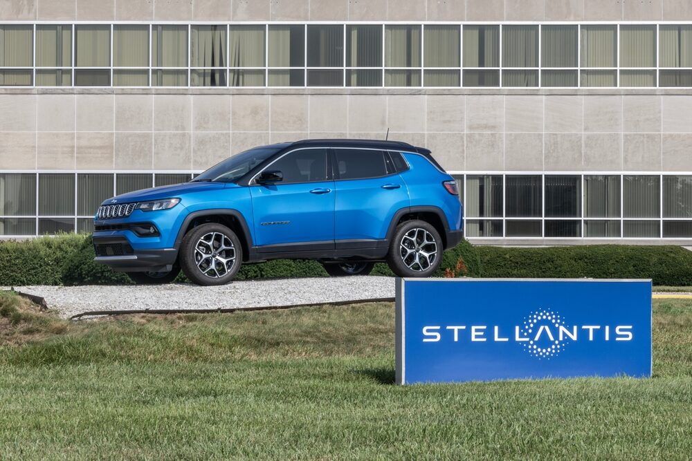 Jeep Renegade in un contesto urbano