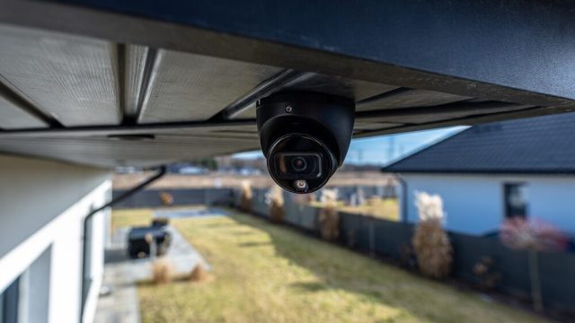 Telecamera Eufy E10 da finestra